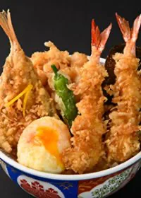 Freshly fried tempura at Kaneko Hannosuke